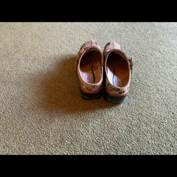 Klogs - Picture 2 of 5